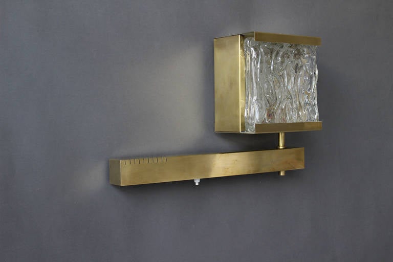 4 Fine French 1960s Brass and Textured Glass Sconces For Sale 4