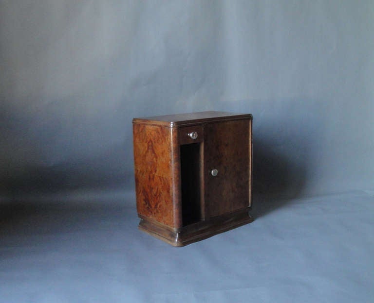 Mid-20th Century Pair of French Art Deco Night Stands or Side Tables