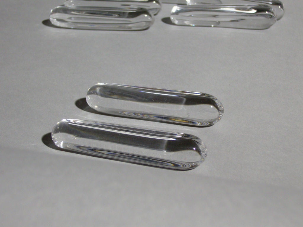 A Set of 12 Fine French Art Deco Crystal Knife Rests by Daum (Französisch)