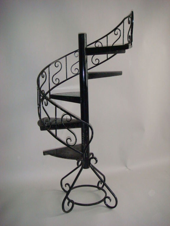 Art Deco French 1940s Black lacquered Metal Circular decorative Display Staircase For Sale