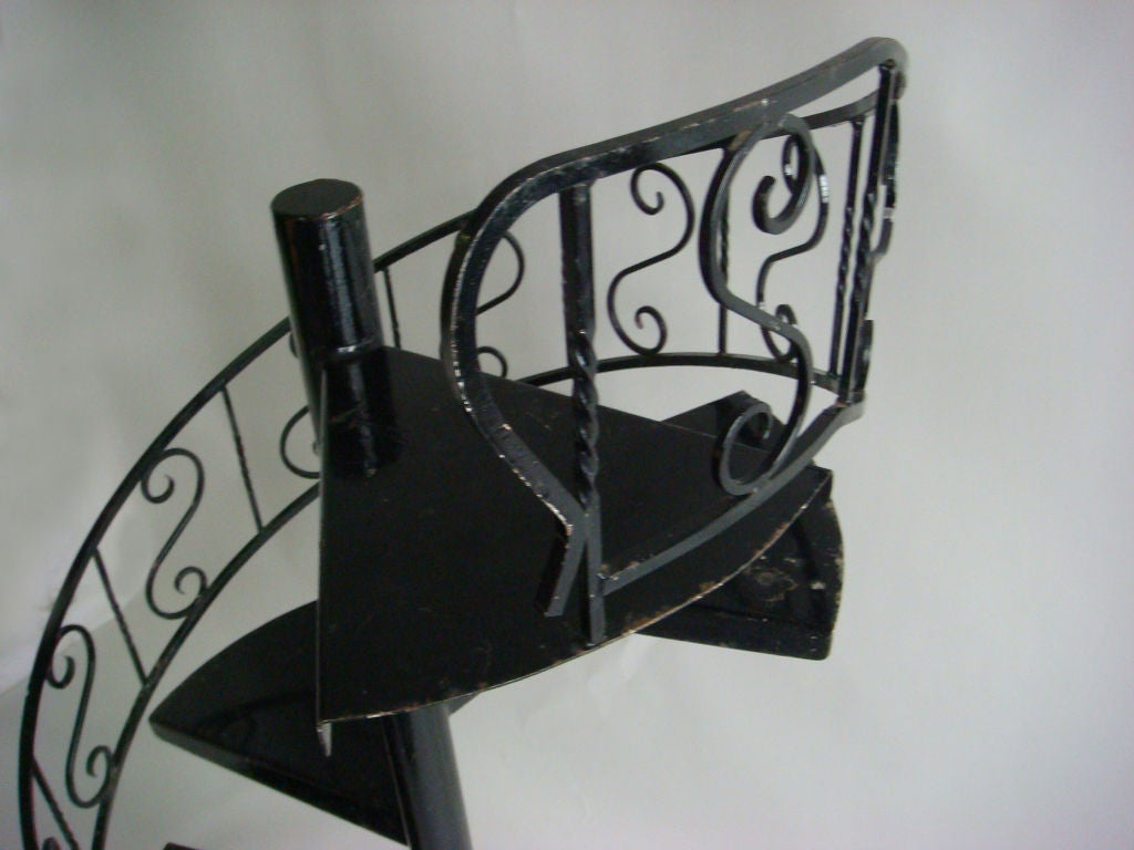 Mid-20th Century French 1940s Black lacquered Metal Circular decorative Display Staircase For Sale