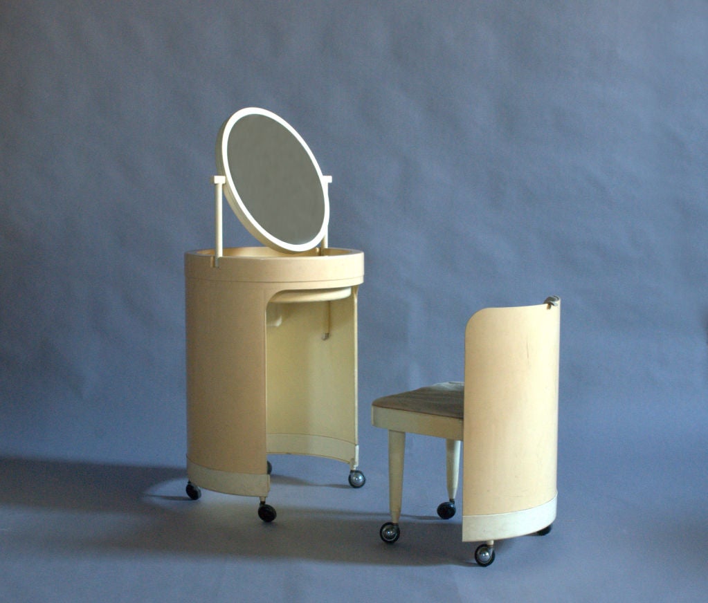 An Italian 1960's Plastic Vanity and Chair In Good Condition In Long Island City, NY