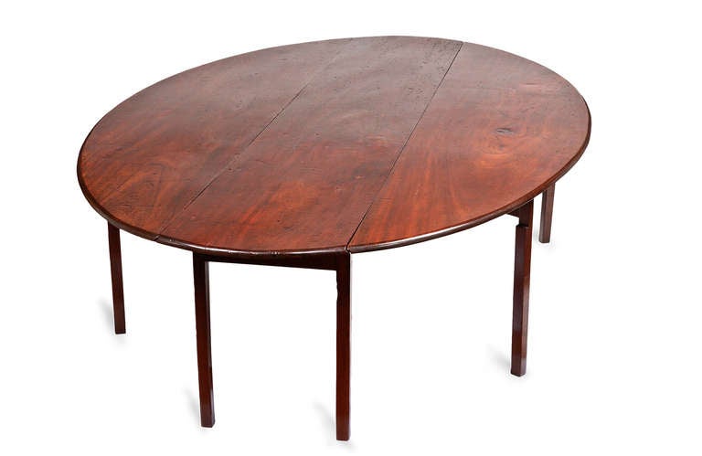 Late 18th Century Irish Mahogany Hunt Table In Excellent Condition In New York, NY