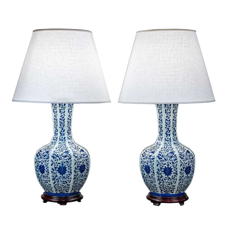 Pair Of Blue And White Chinese Lamps At 1stdibs Pair Of Blue And White Chinese Lamps For