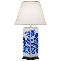 Lampe rectangulaire en porcelaine bleue et blanche