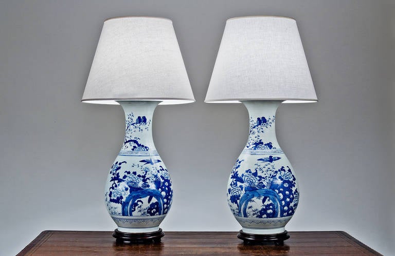 Pair of Large Chinese Blue and White Porcelain Vases Wired as Lamps For Sale 3