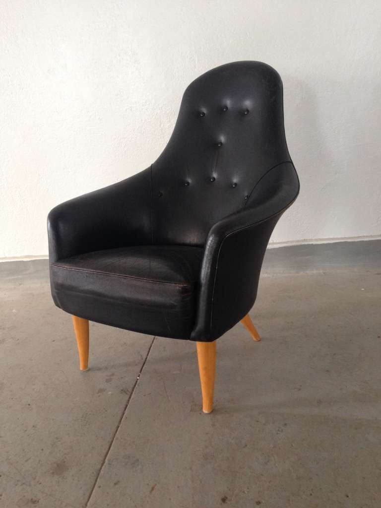 Great example of this classic lounge chair by Kersten Horlin Holmquist.
Made by NK, Sweden ca. 1955. Leather is original and in excellent condition.

36.50