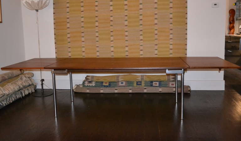 Dining table by Hans Wegner in Rosewood