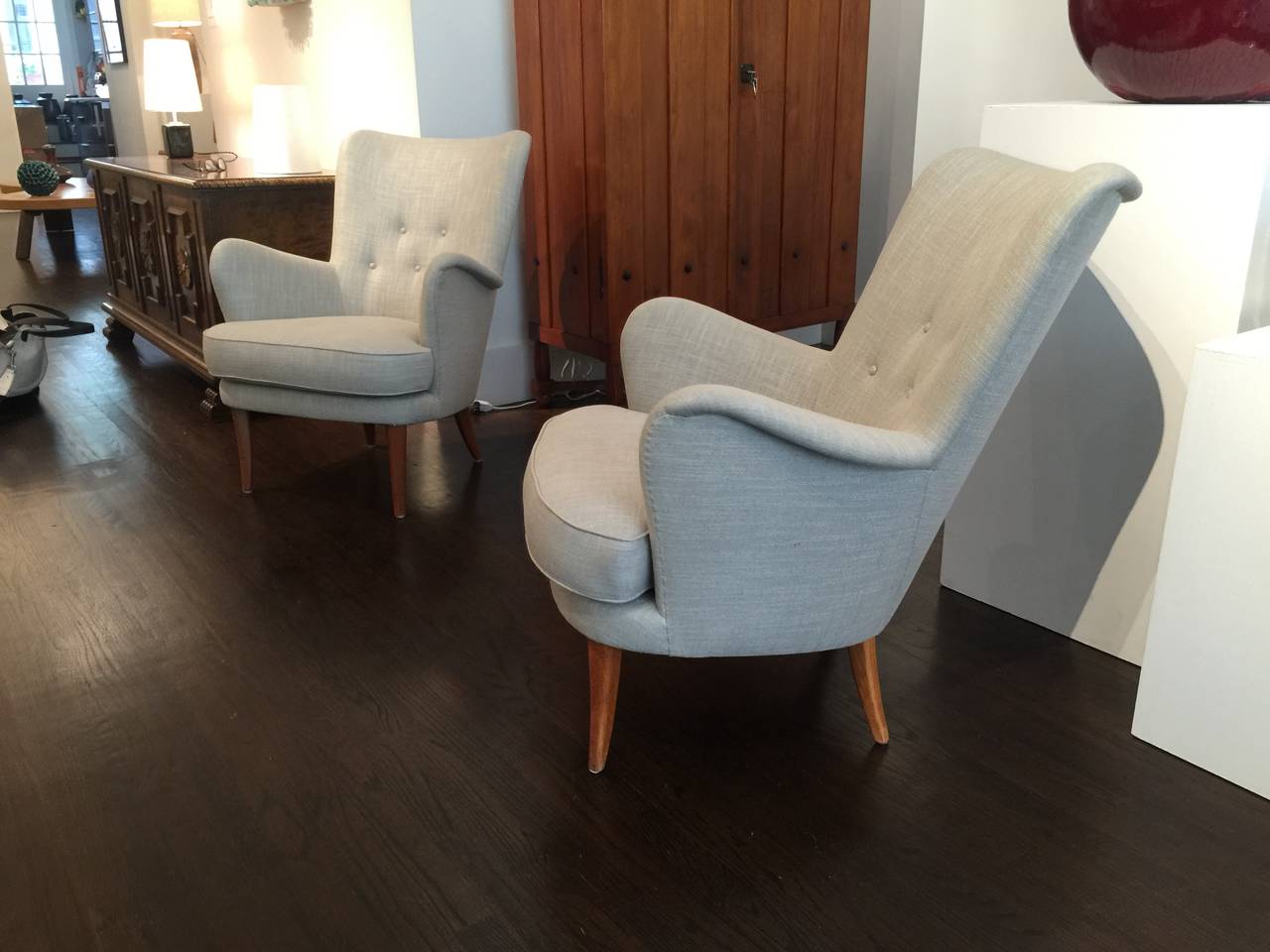Pair of elegant armchairs by Carl Malmsten, Sweden circa 1940s.
Reupholstered in excellent condition. 

33