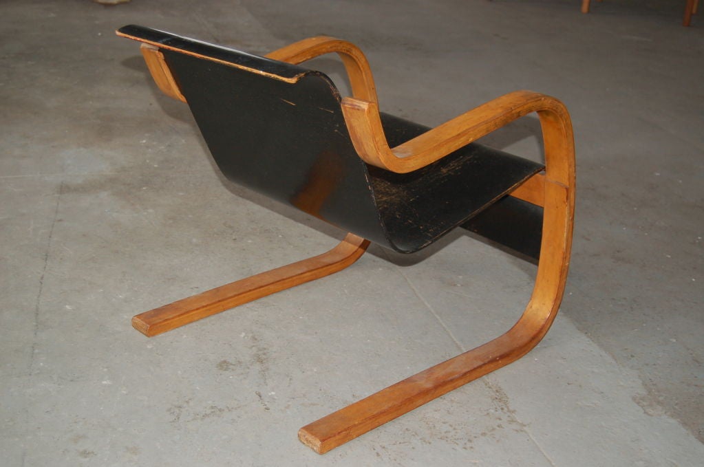 Cantilever lounge chair by Alvar Aalto 1