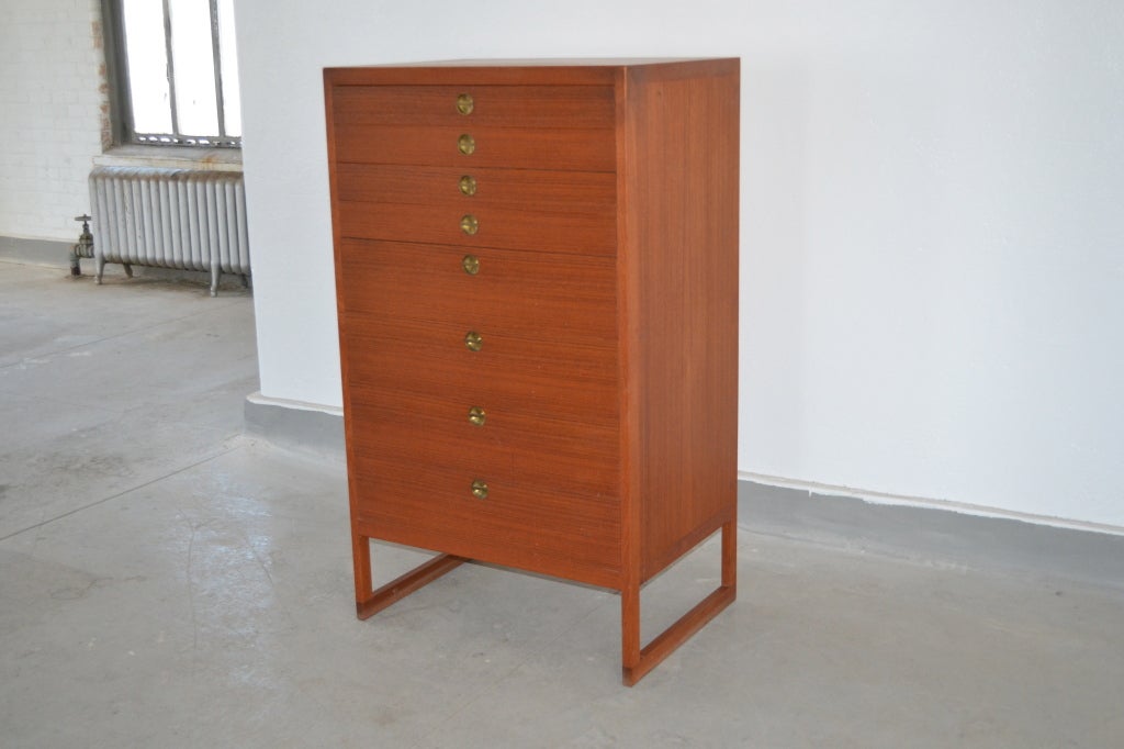Beautiful tall chest in teak by Danish master Børge Mogensen. Designed for P. Lauritsen in Denmark, circa 1960. Inset drawer pulls in brass. Interior and drawers in combed oak.
Measures: 47.75