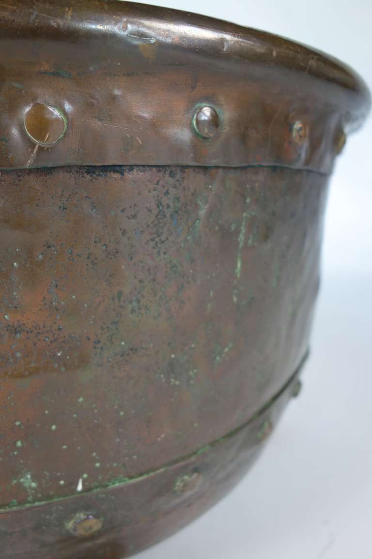 Hand Hammered Copper Fire Bucket In Good Condition For Sale In San Francisco, CA