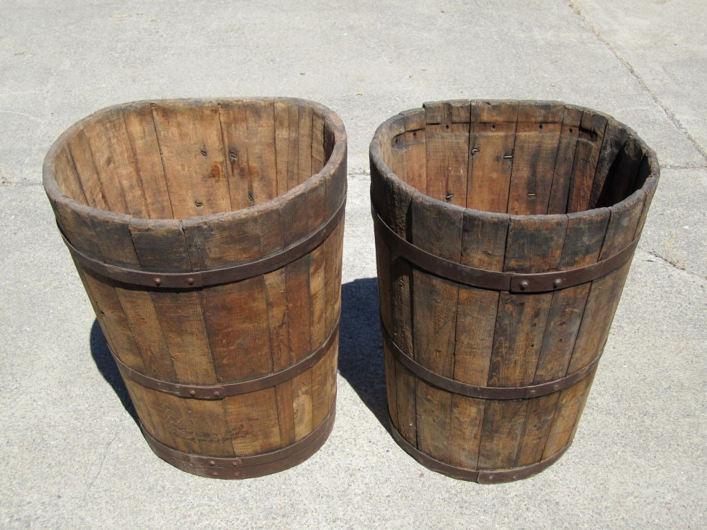 20th Century Pair of French Grape Picking Baskets For Sale
