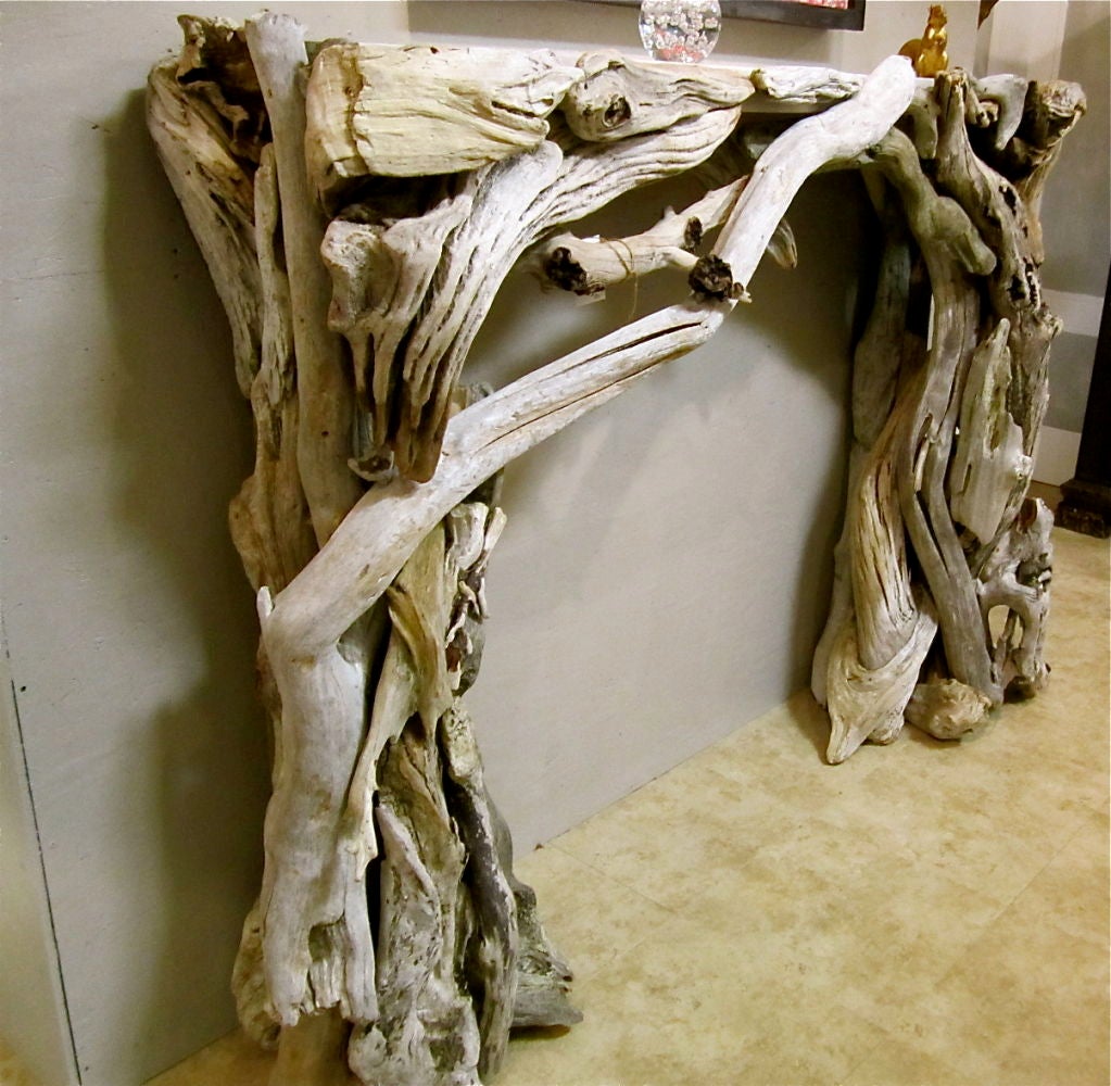 I'm fascinated by driftwood. And even more so by people who create art with it. (This one's for you, Ruth !) This is a terrific driftwood mantle.
