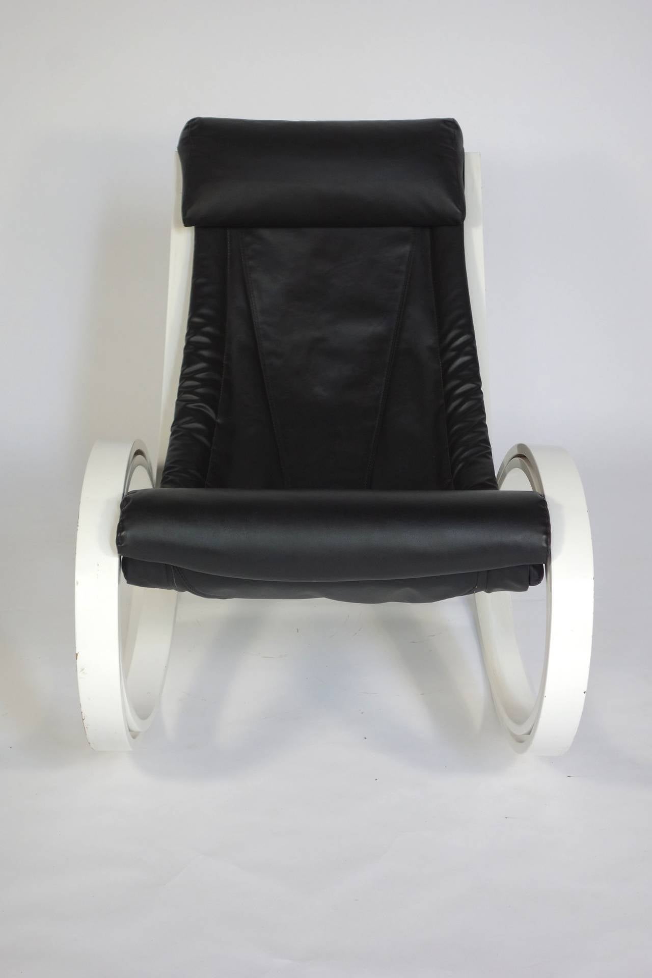 Gae Aulenti Iconic Rocking Chair In Good Condition For Sale In San Francisco, CA