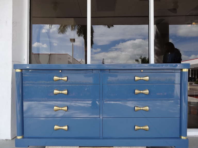 A Regency style chest of drawers which has been updated and modernized with a fresh bright and new lacquered finish.  Beautiful 