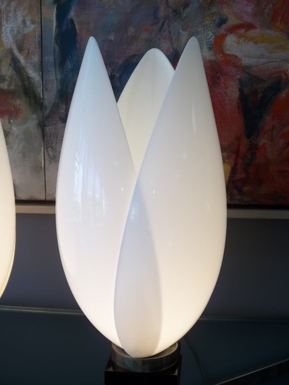 An elegant yet modern pair of lamps by Rougier. Love the tulip like form. Nicely scaled