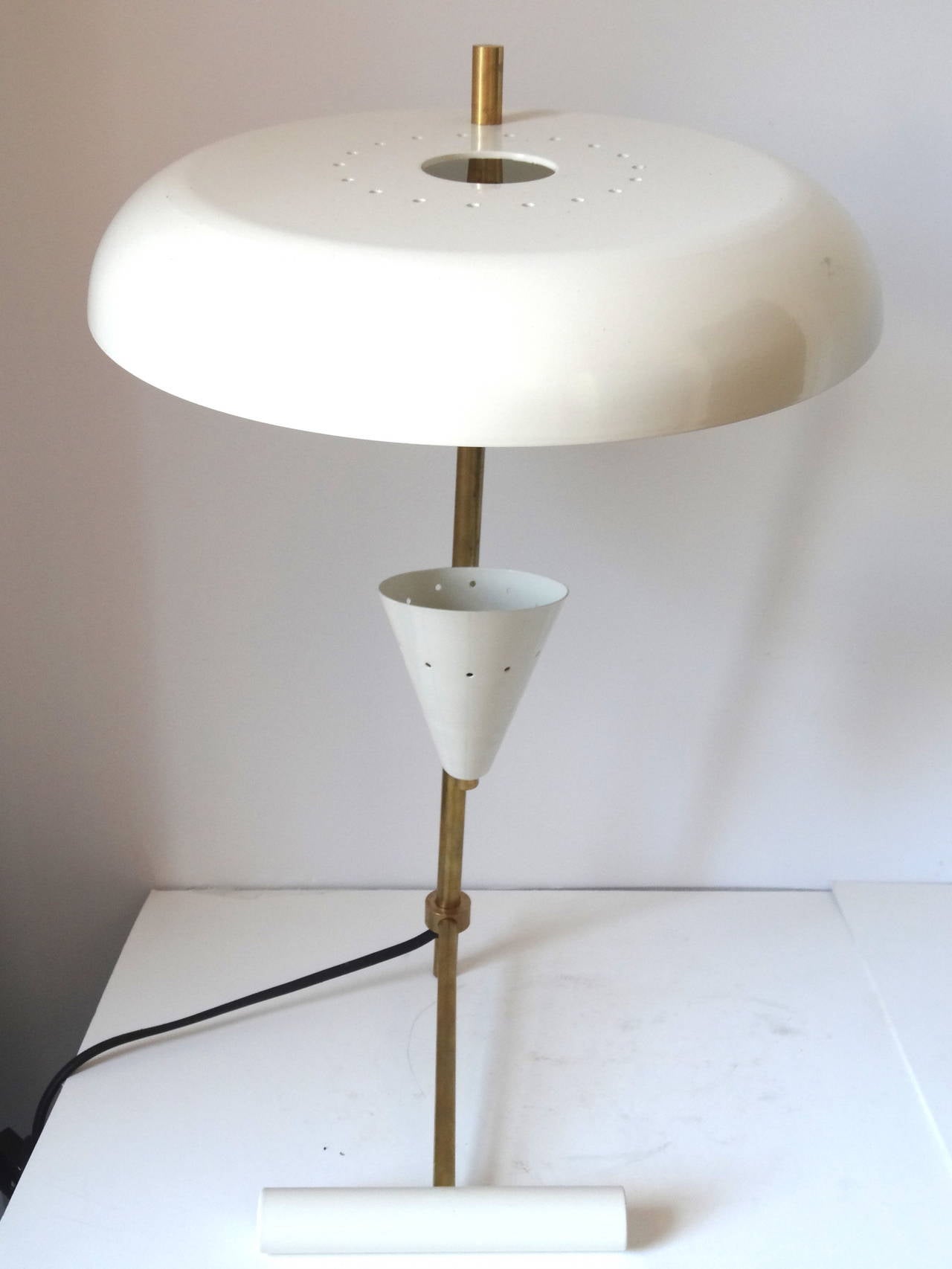 Mid-Century Modern Pair of Italian Brass Table Lamps in a Style of Stilnovo