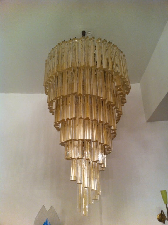 A wonderful gold infused Murano glass chandelier by Venini & Co. The chandelier has large tiered cascading waterfall shape. 14 light sources. 7 tiers.