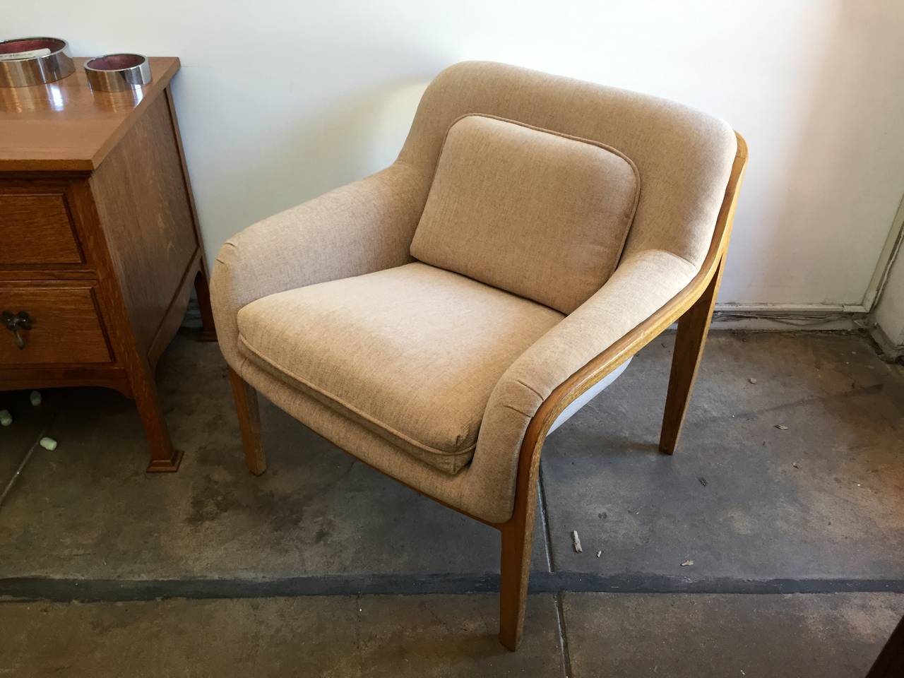 Cotton Pair of Knoll Lounge Chairs