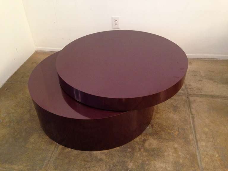 A great high gloss purple Italian coffee table by Saporiti. The top swivels to allow a second table surface.