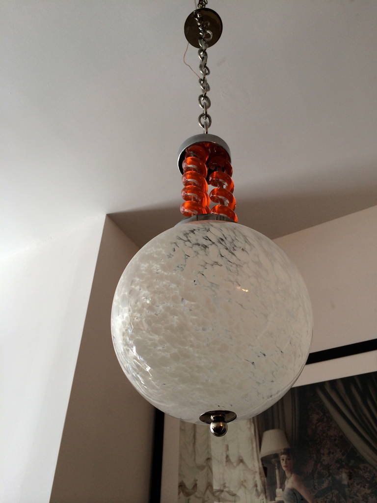 Mid-Century moderno Ciondolo Mazzega anni '70 in vendita