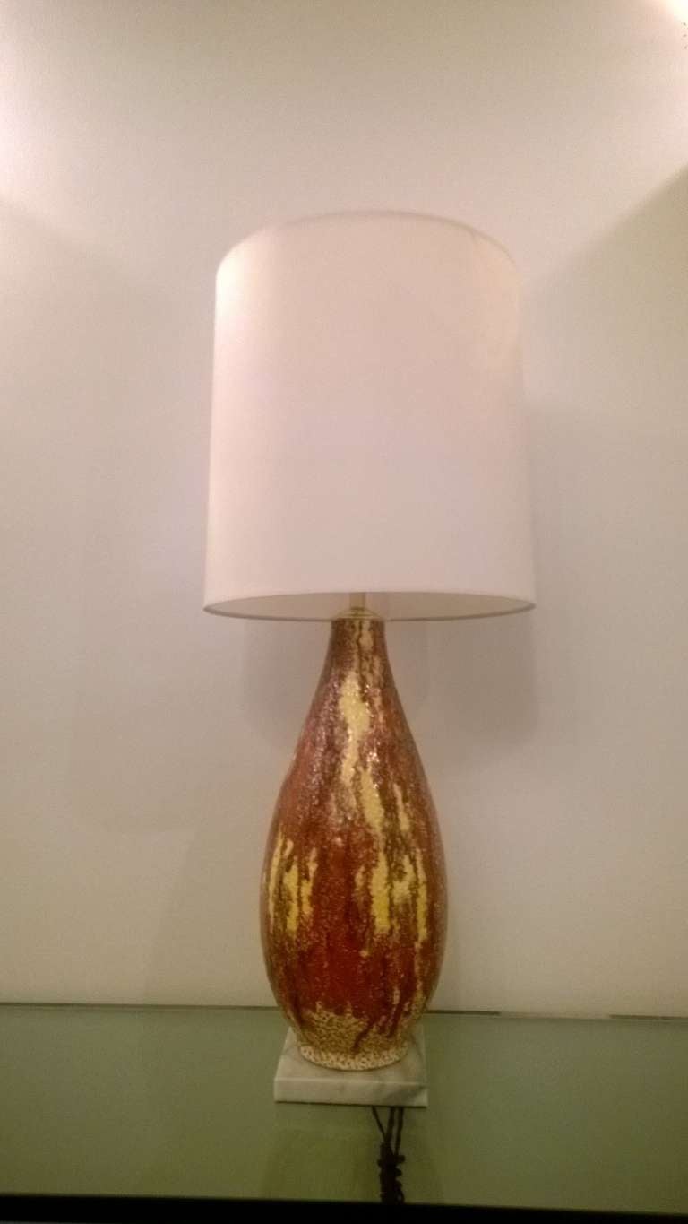 A great pair of handcrafted 1950s Italian art pottery lamps with marble bases. Made for Raymor. Rewired.