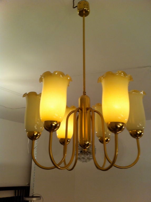 Austrian 1940s Golden Chandelier In Excellent Condition For Sale In New York, NY