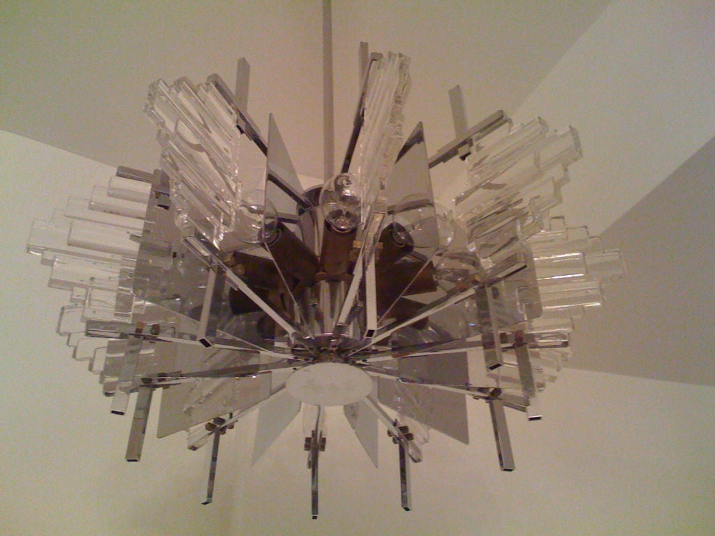 Rare Italian Sciolari 1960s Chandelier In Excellent Condition For Sale In New York, NY