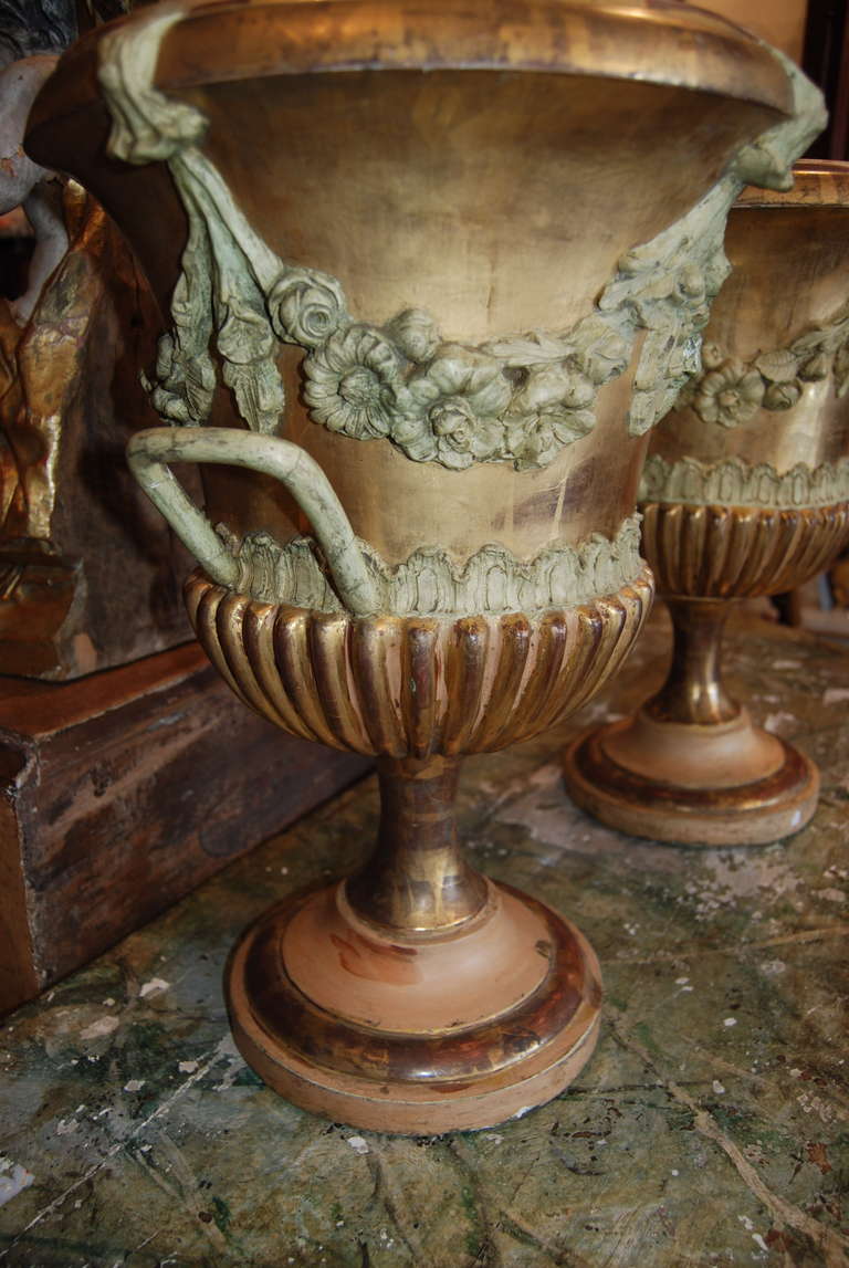 Italian Giltwood Urns In Good Condition In New Orleans, LA