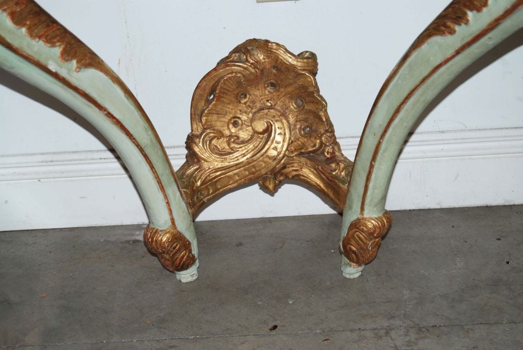 Magnifique Console dorée et peinte avec dessus en marbre rouge