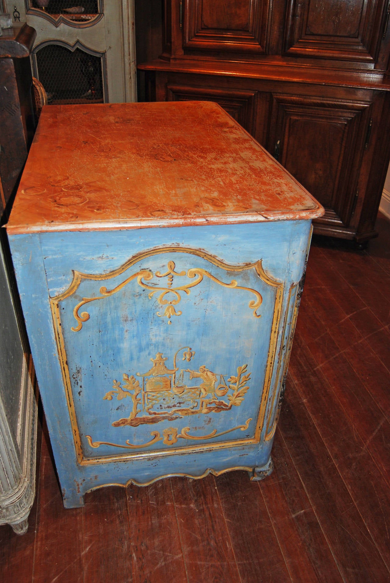 Belle Epoch Italian Chinois Buffet In Good Condition For Sale In New Orleans, LA