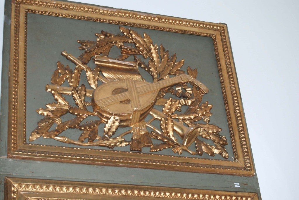 19th c. Carved and Gilded Trumeau Mirror In Good Condition For Sale In New Orleans, LA