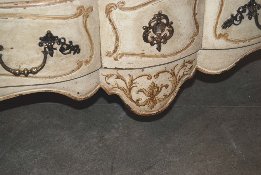 19th c. Italian Painted Commode For Sale 1