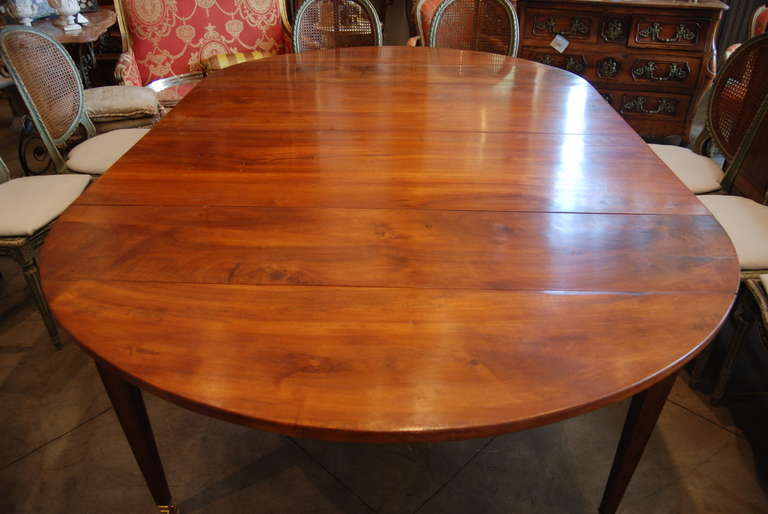 19th Century Walnut Directoire Dining Table In Good Condition In New Orleans, LA