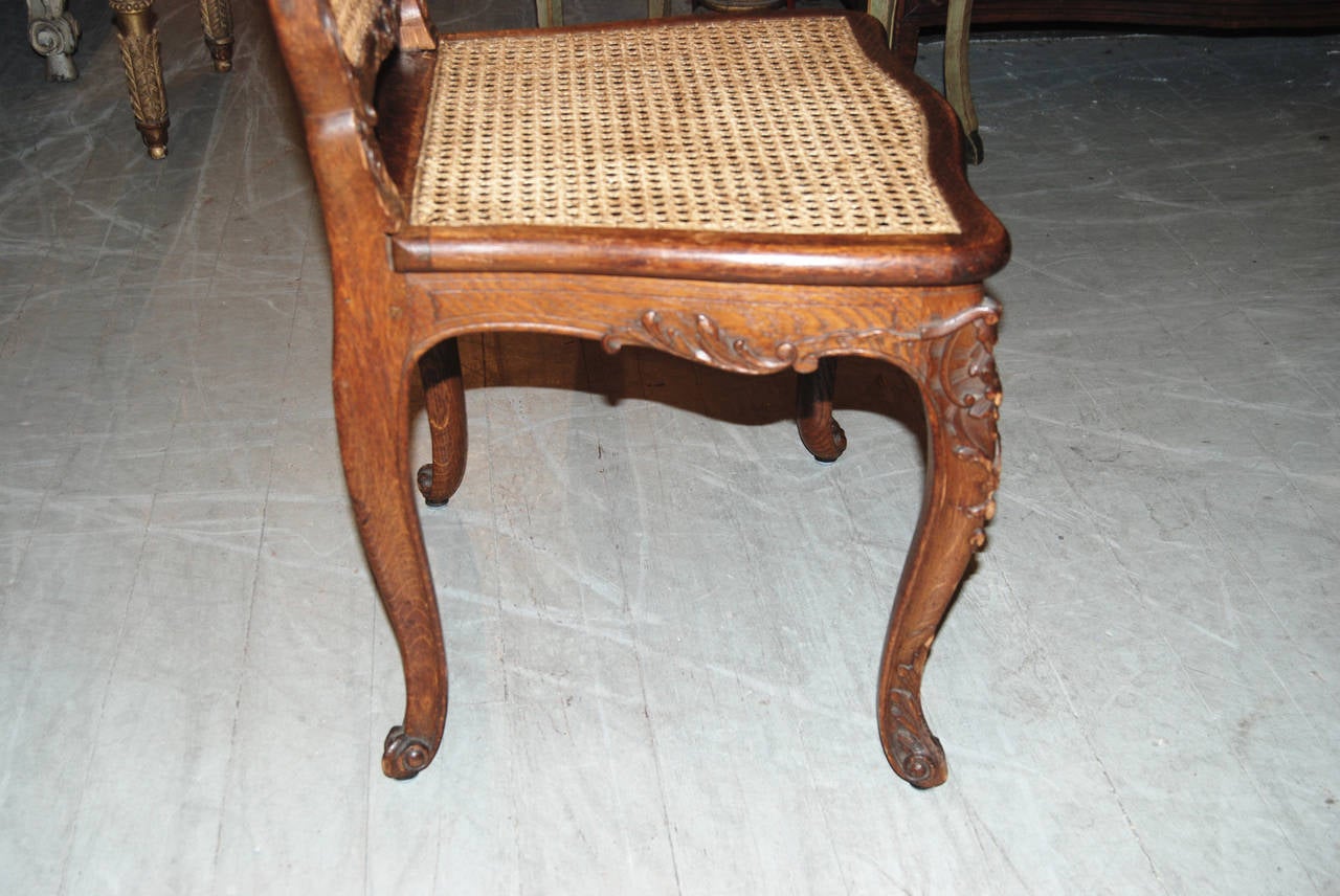 Set of 8 19thc Walnut Dining Chairs In Good Condition For Sale In New Orleans, LA