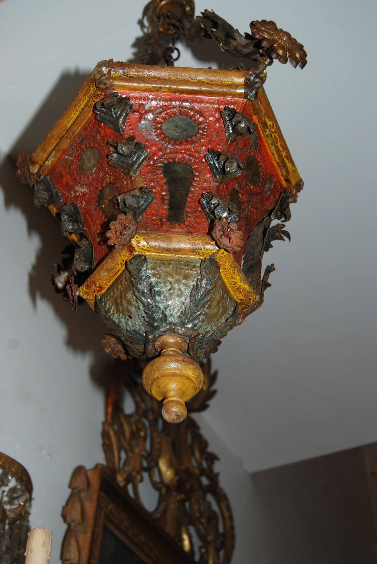 Pair of 19th Century Tole Lanterns In Good Condition For Sale In New Orleans, LA