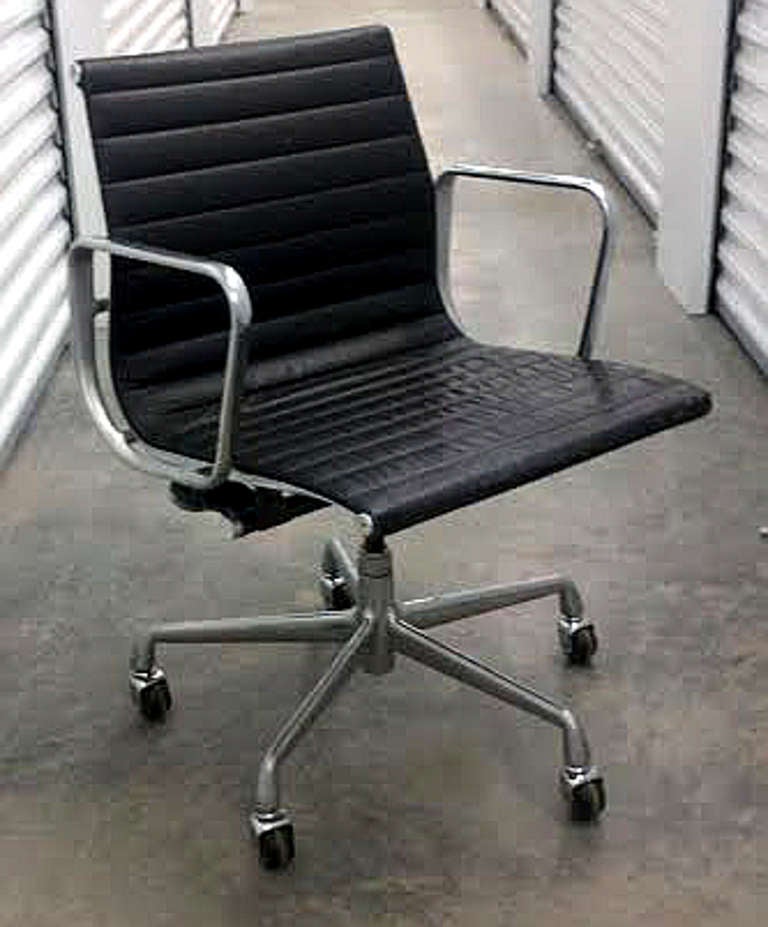 vintage eames aluminum group chair