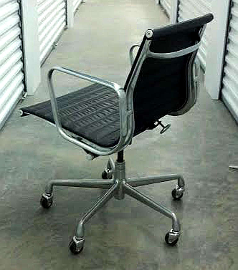 reupholster eames aluminum group chair