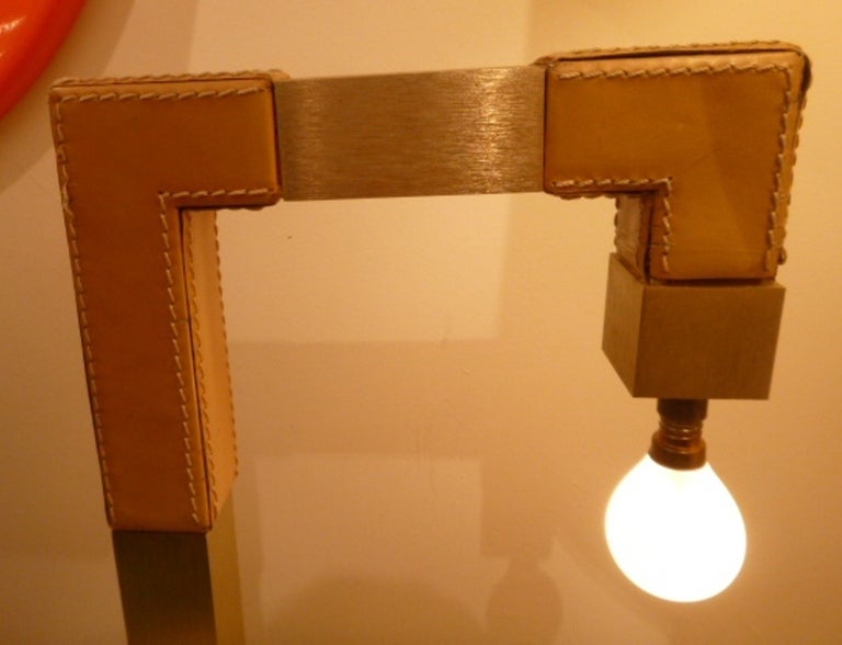 Schreibtischlampe aus Leder von Le Tannuer (Mitte des 20. Jahrhunderts) im Angebot