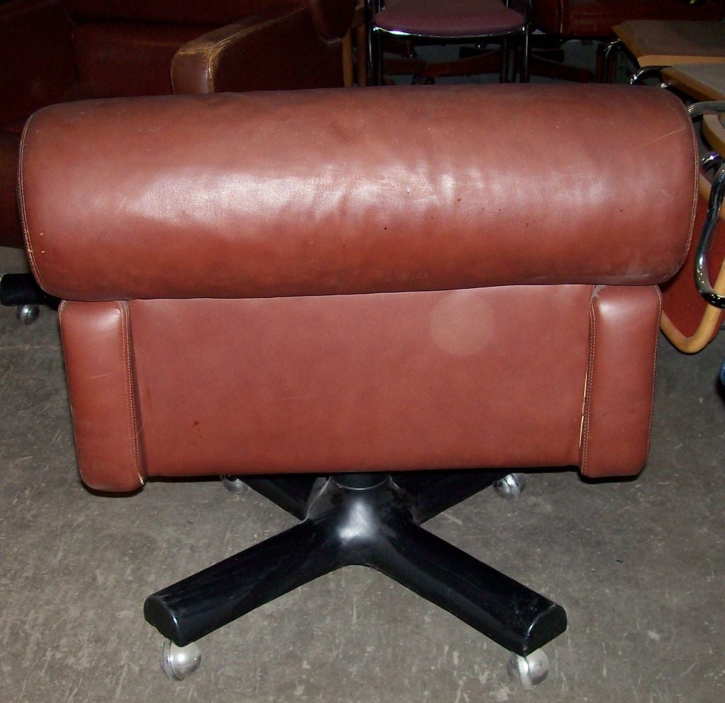 Late 20th Century Pair of Italian Brown Leather Swivel Chairs by Joe Columbo