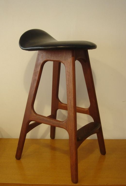 Teak and black leather bar stool by Erik Buck for Oddense Maskinsnedkeri A-S. Denmark / Danish, circa 1950. Signed.

Priced individually.  Up to four (4) stools currently available.  

Dimensions of 