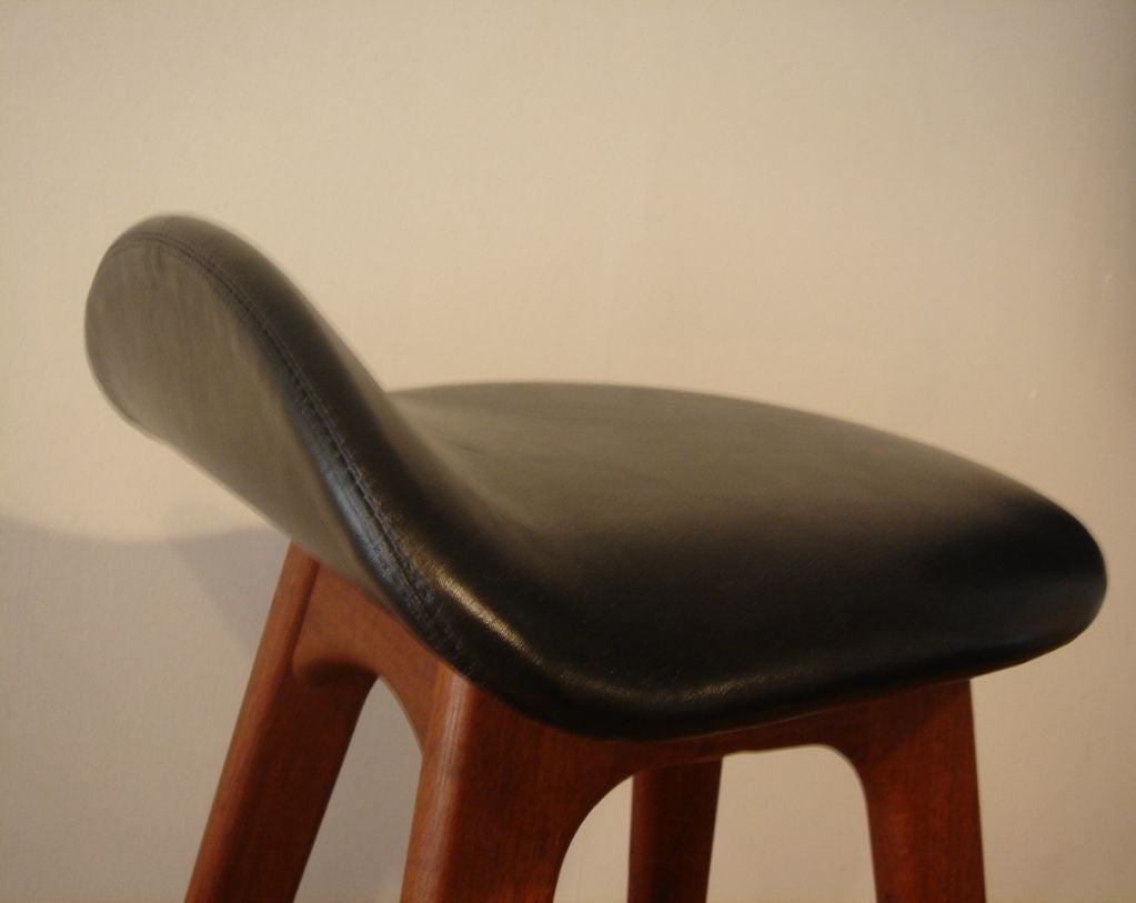 Mid-20th Century Wood & Black Leather Counter Bar Stool by Erik Buck