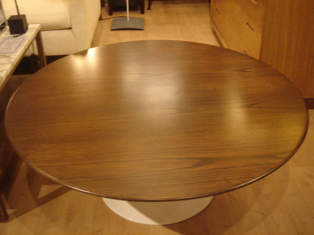 American Vintage Round Tulip Coffee Table by Saarinen for Knoll