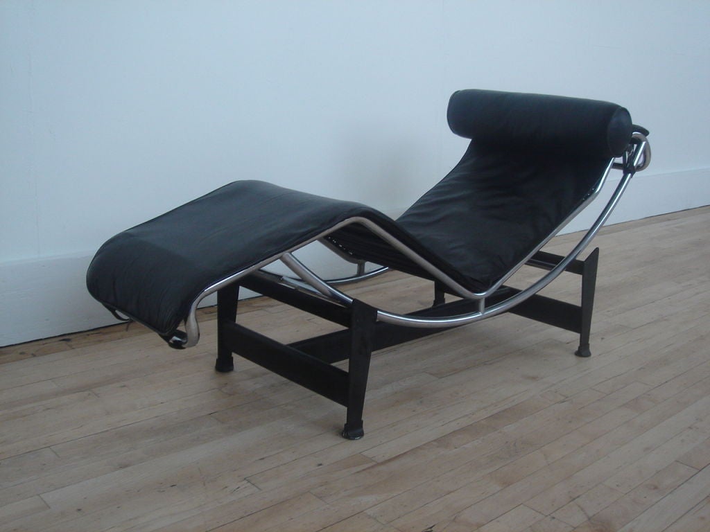 Minimalist Le Corbusier LC-4 Lounge by Cassina in Black Leather