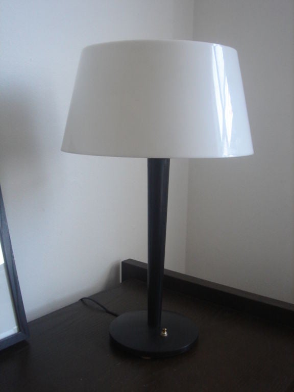 Mid-Century Modern Black & White Table Lamp by Gerald Thurston for Lightolier