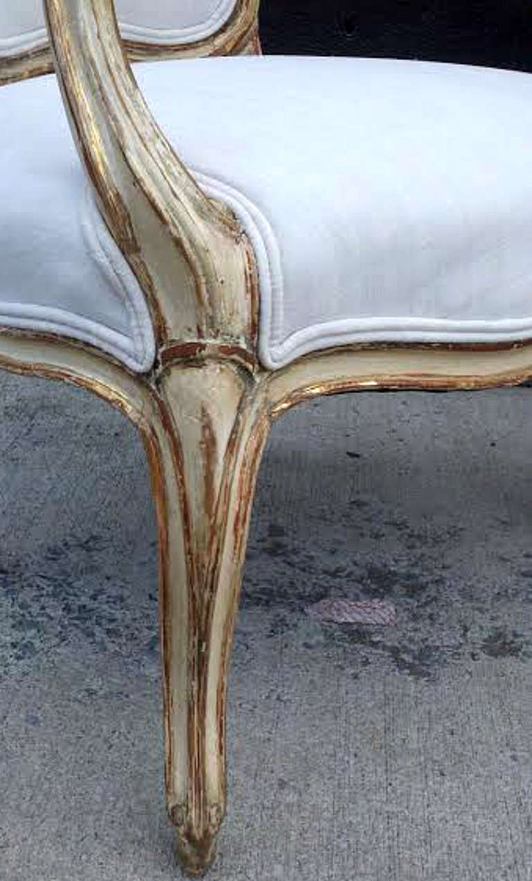 Pair of Louis XV Painted and Parcel Gilt Fauteuils In Excellent Condition In New York, NY