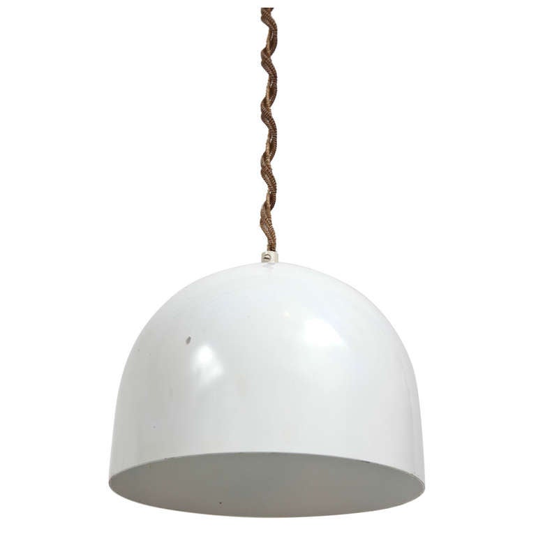 Lampe à suspension blanche italienne des années 1960 en vente