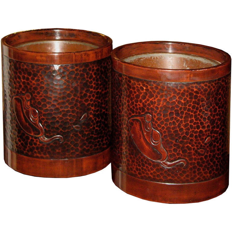 Pair of hand-carved Taishō period Japanese lacquer hibachi (hand warmer) from Kyoto, Japan. Kamakura-bori lacquer hibachi with carvings of a noh mask and fan. Can be used as a plant holder or for orchids. 