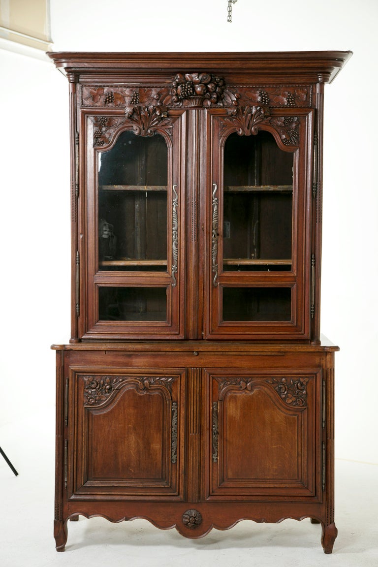 Early 19th Century French Oak Cabinet In Excellent Condition In San Francisco, CA